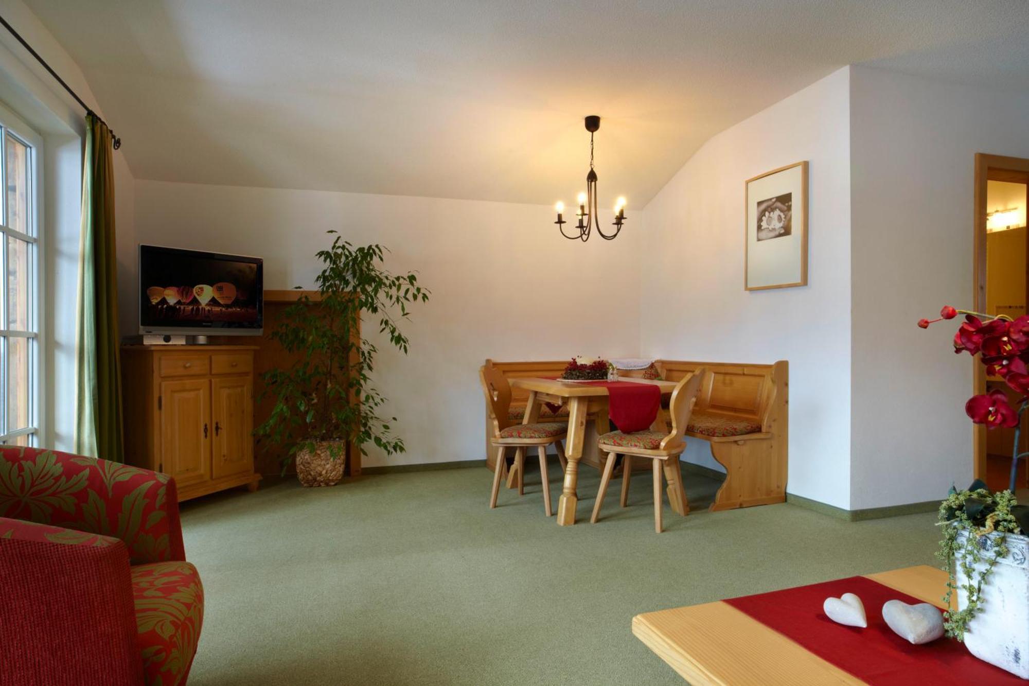 Landhaus Alpensonne Schattwald Exterior photo